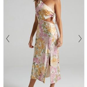 NWOT Showpo floral dress